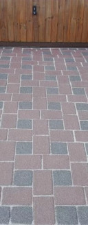 Hofeinfahrt nach der Reinigung