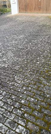Steinfließen vor der Reinigung