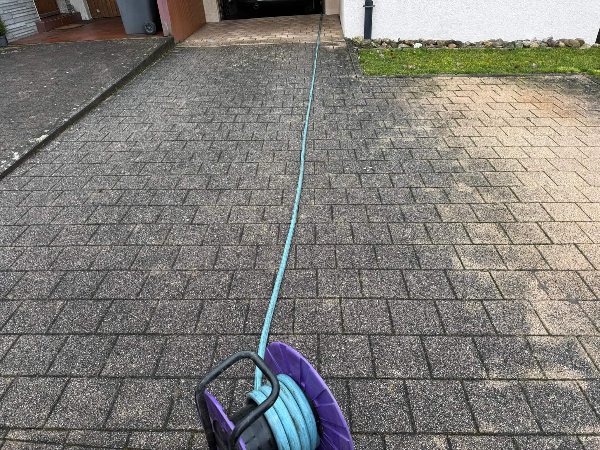 Steinfließen vor der Reinigung