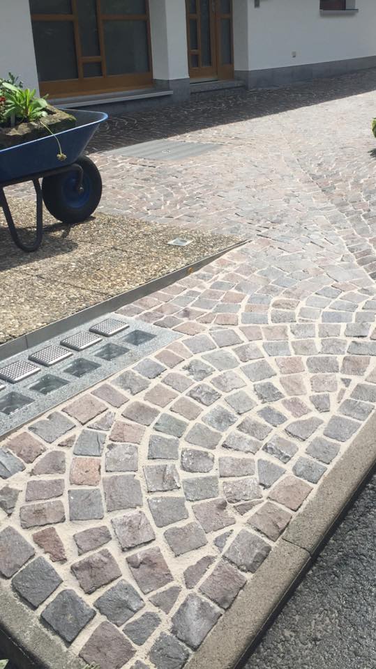 Bild eines Steinbodens nach der Fugensanierung